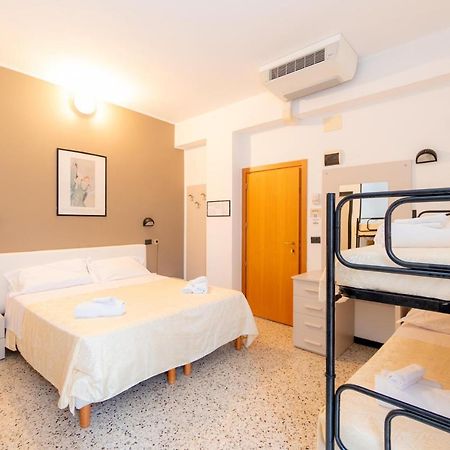 Hotel Galileo Rimini Buitenkant foto