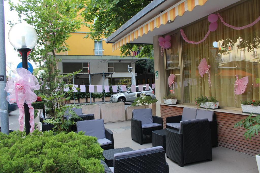 Hotel Galileo Rimini Buitenkant foto