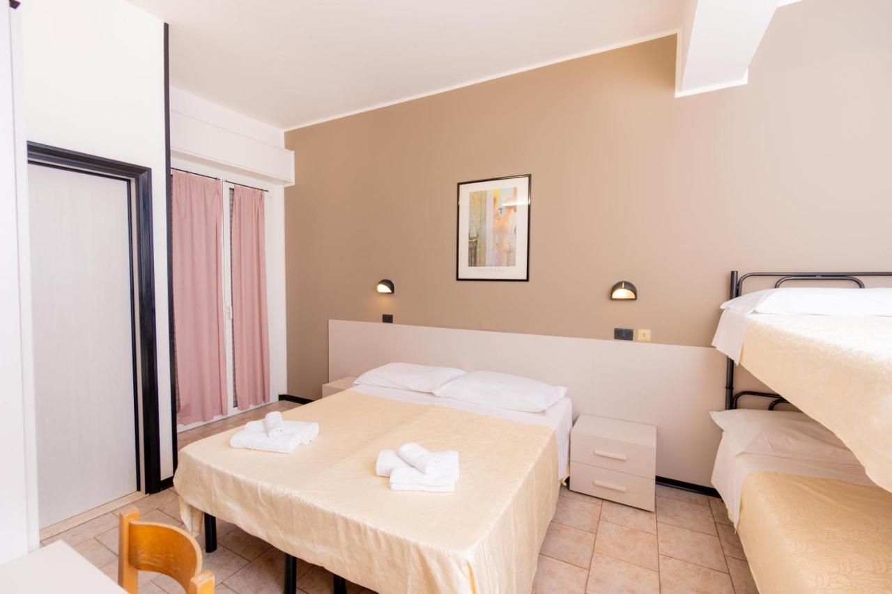 Hotel Galileo Rimini Buitenkant foto