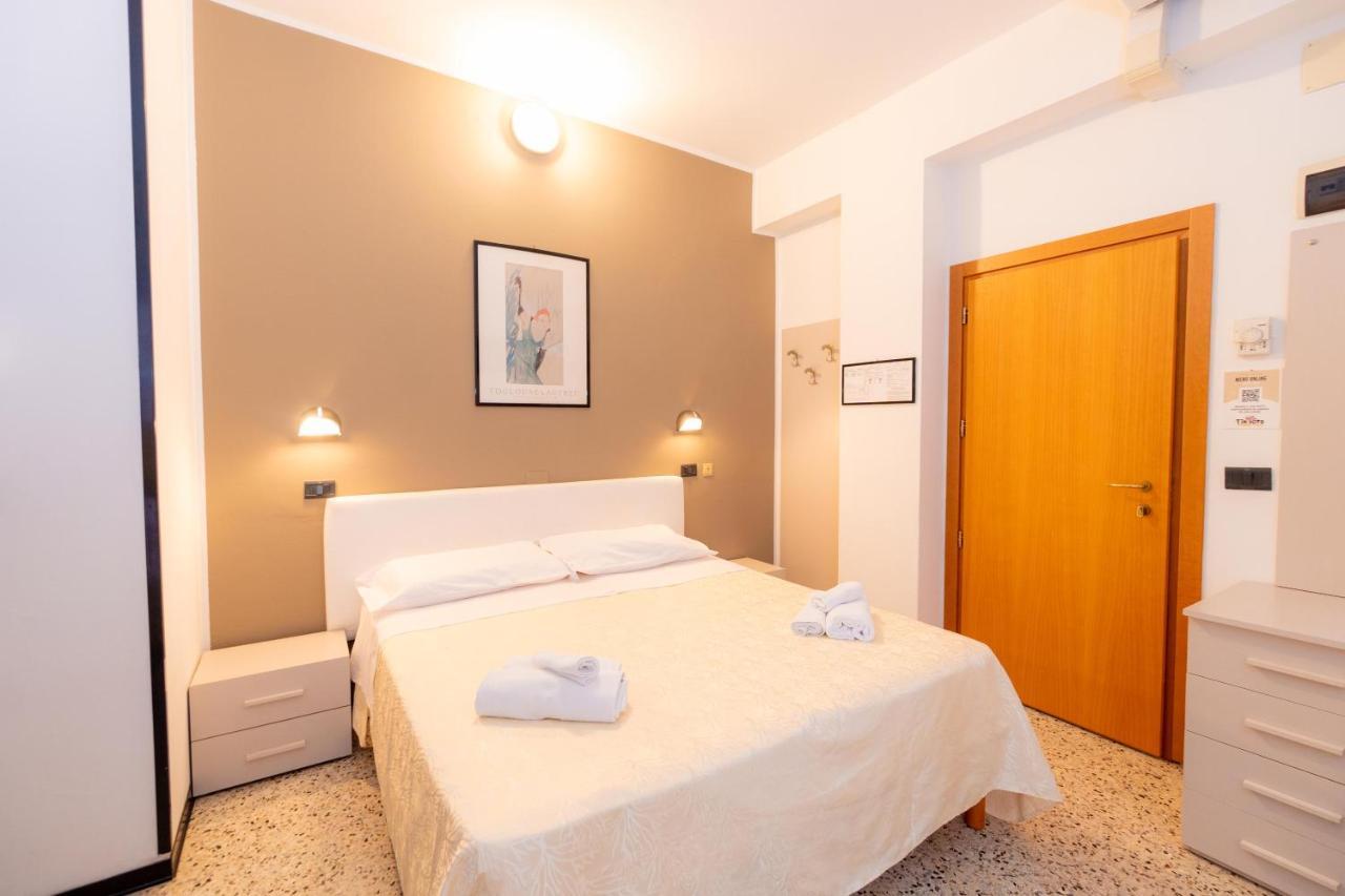 Hotel Galileo Rimini Buitenkant foto