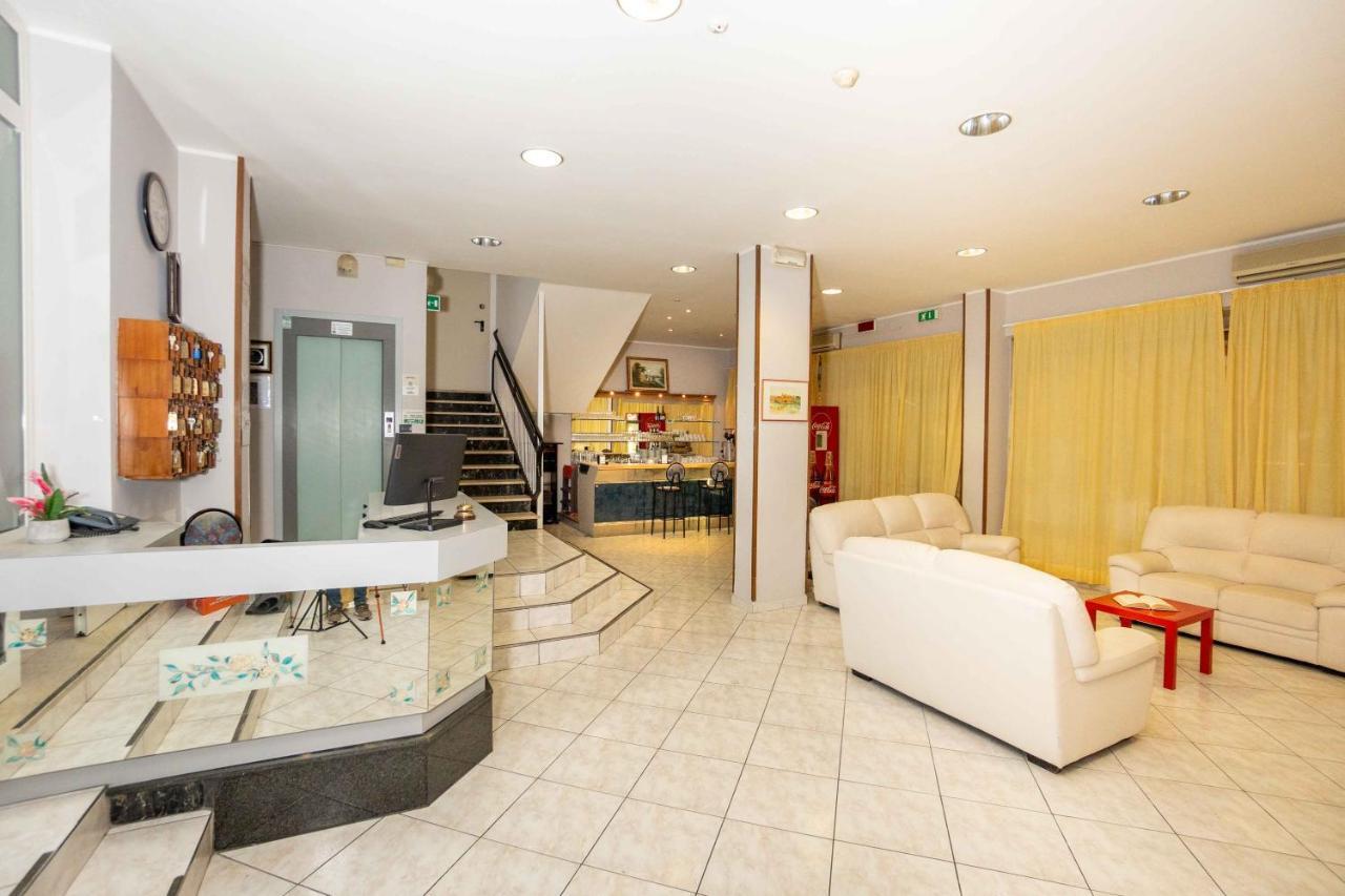 Hotel Galileo Rimini Buitenkant foto