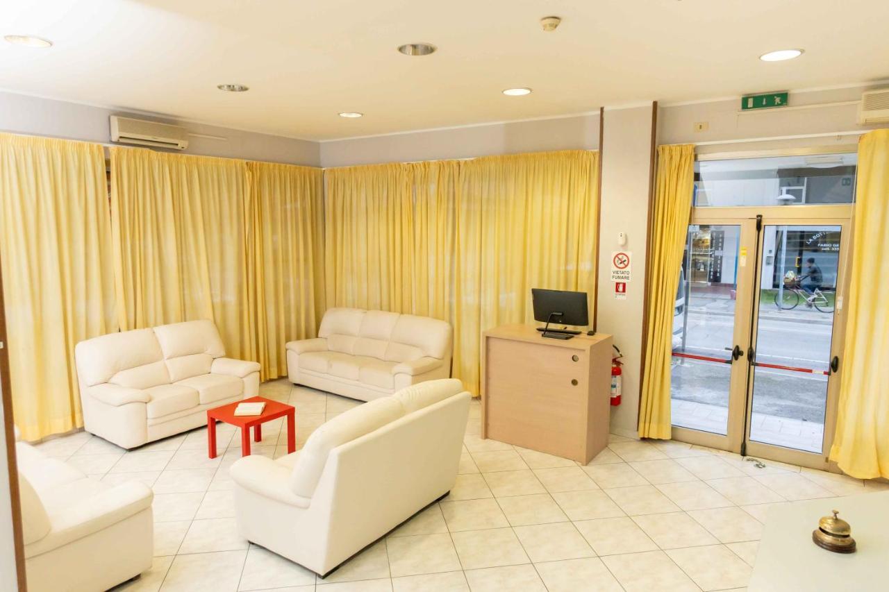 Hotel Galileo Rimini Buitenkant foto
