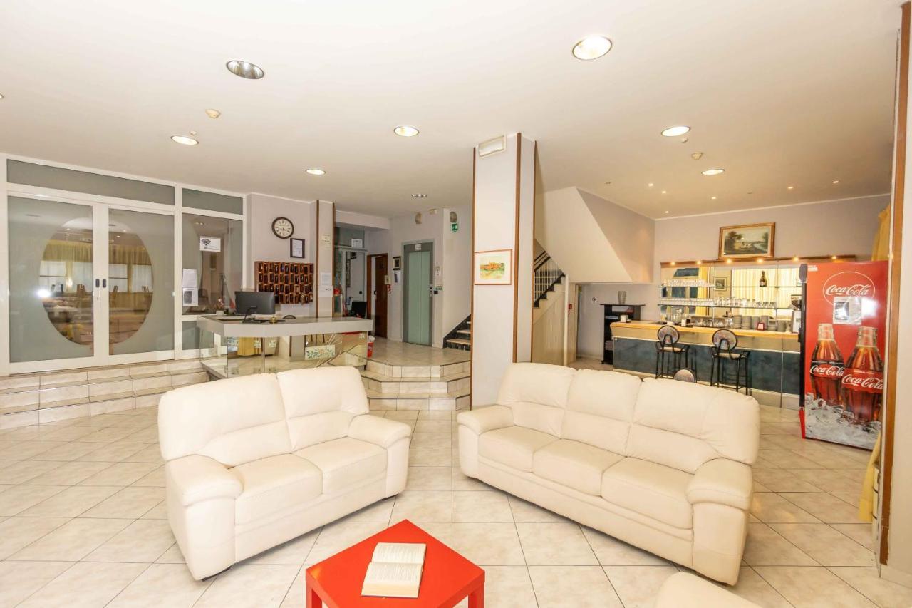 Hotel Galileo Rimini Buitenkant foto