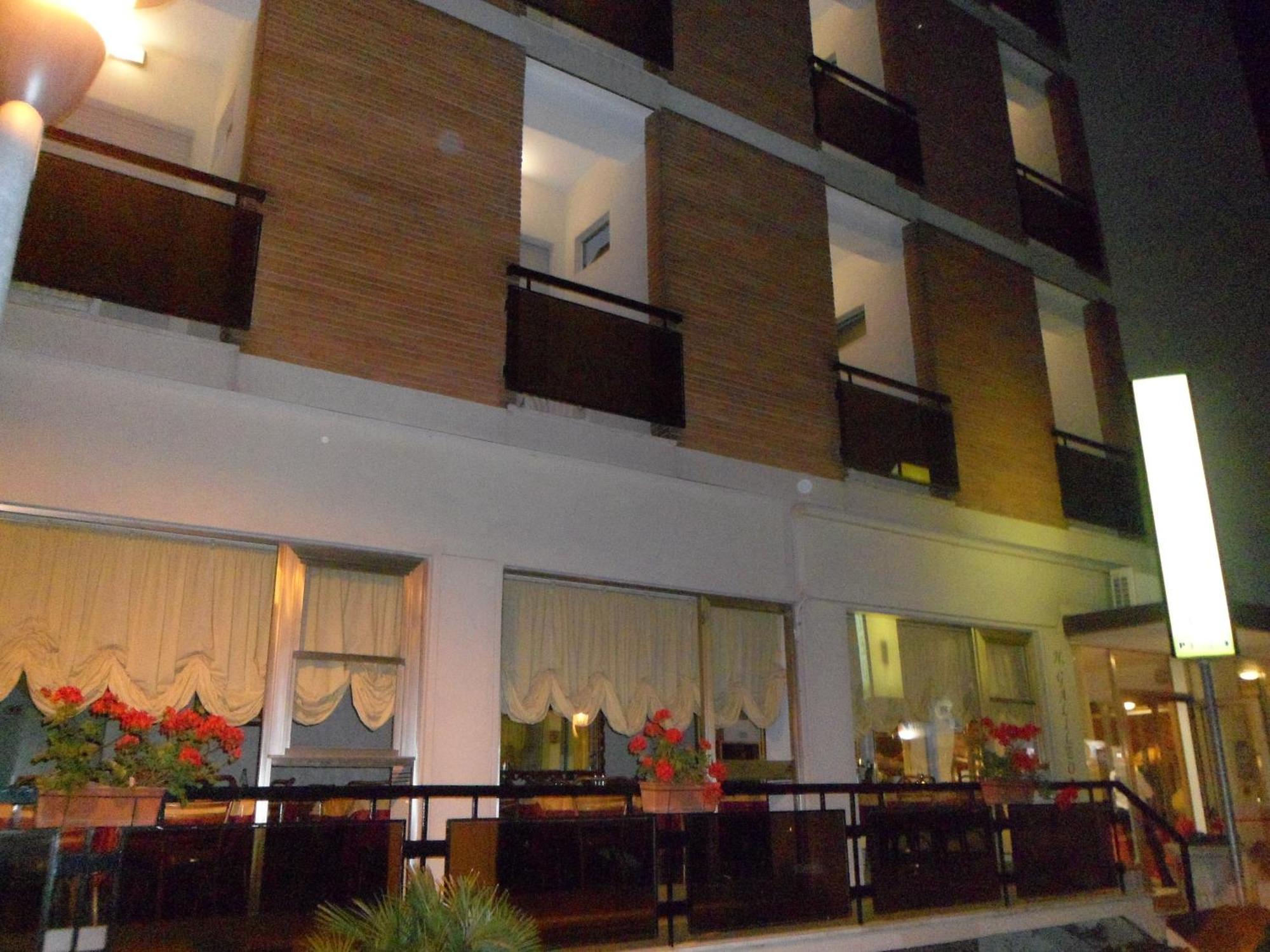 Hotel Galileo Rimini Buitenkant foto