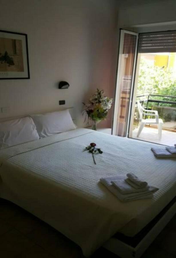 Hotel Galileo Rimini Buitenkant foto